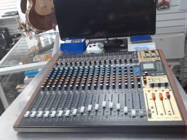 Mixer 24 channel(recording defectueux)