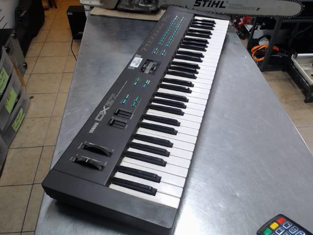 Clavier yamaha dx 27 + power supply