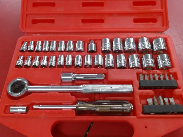 Socket set ds case rouge