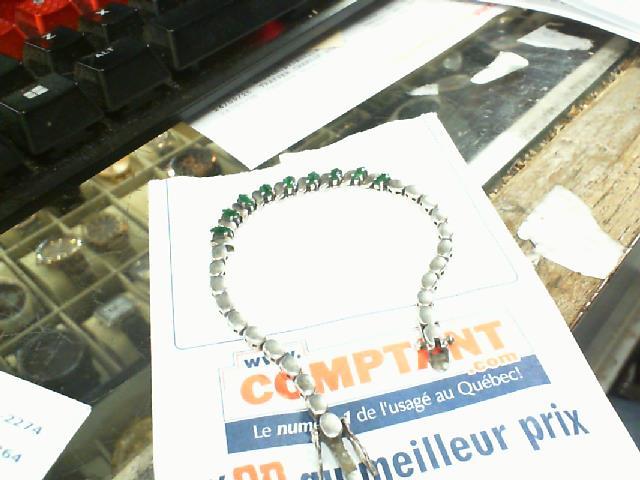 Bracelet en argent avec pierres vertes