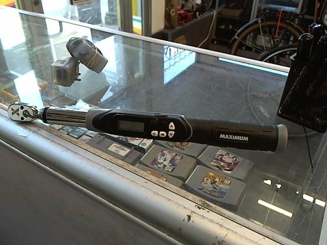 Electronic torque wrench