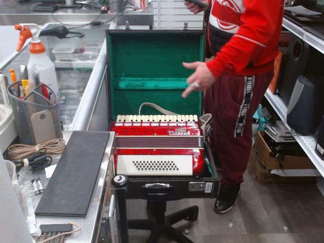 Accordeon rouge + etui