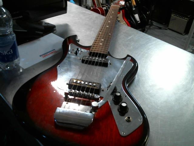 Guitare electrique rouge vintage japan