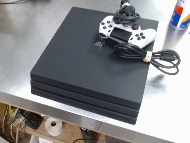 Ps4 pro avec fil et man