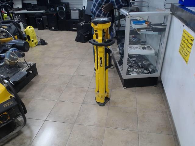 Lampe trepied dewalt no batt