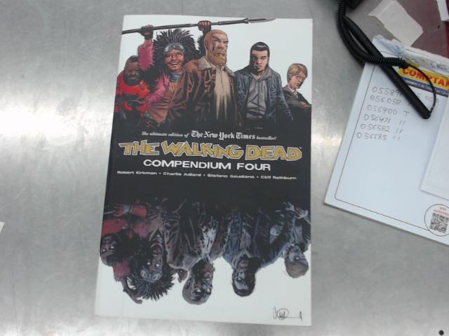 The walking dead compendium four