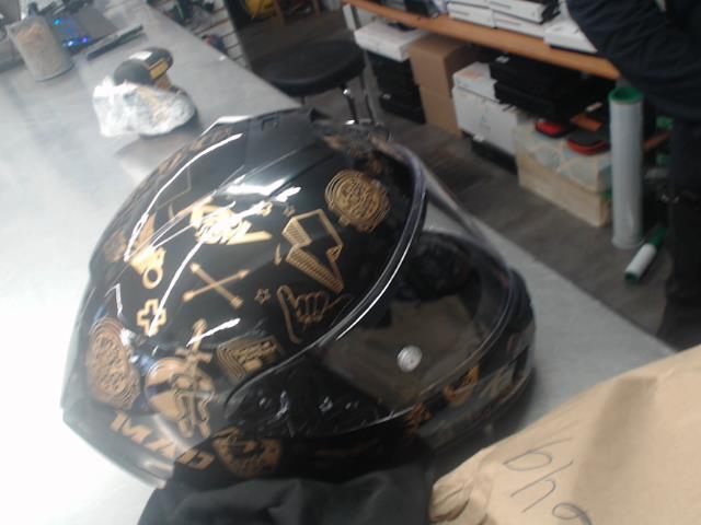 Casque noir et gold