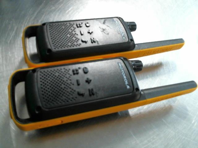 2 walkie talkie motorola