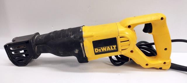 Outil dewalt saw