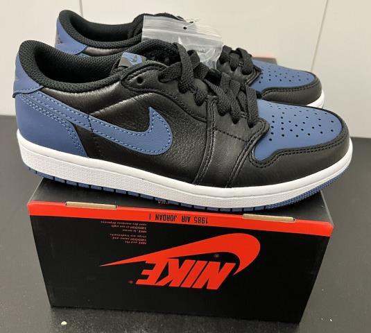 Jordan 1 low mysric navy size 8 no box