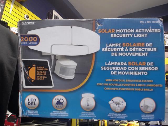 Lampe solaire de secrite a mouvement