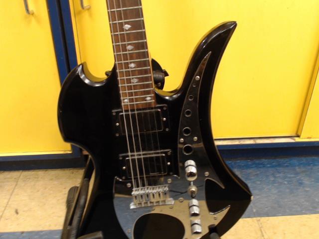 Guitare electrique noire