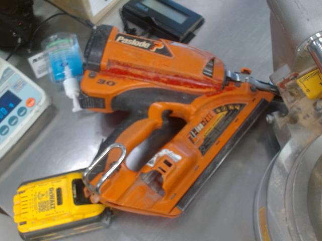 Framing nailer paslode