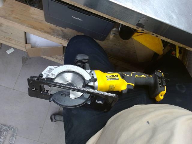 Compact circular saw