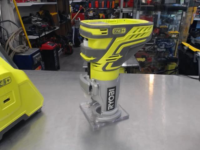 Routeur ryobi 18v tool only