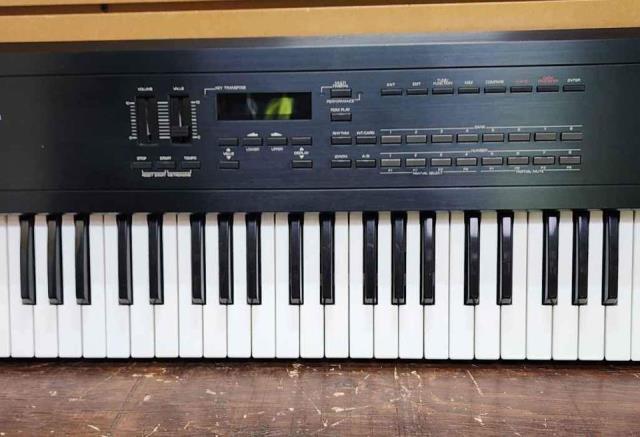 Synthetiseur roland d-10