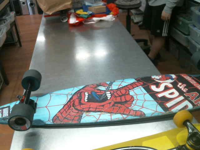 Longboard spider-man