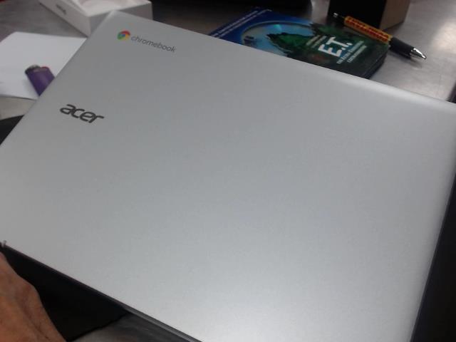 Ordinateur gris acer chrome book 311