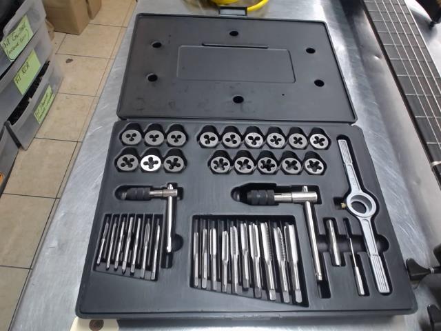 Tap & round die set 38p