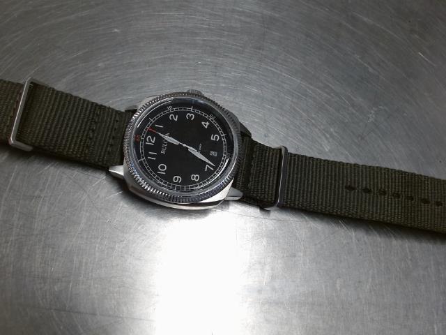 Montre stainless black dial green strap