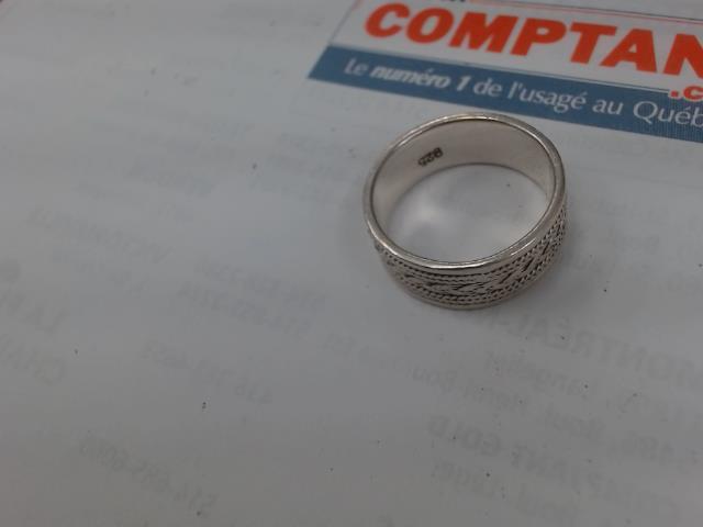 Bague avec motif de vigne autour