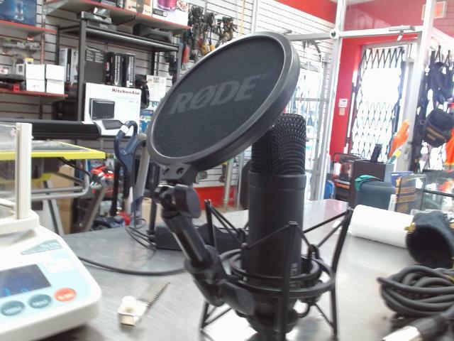 Microphone + cable + stand + filter