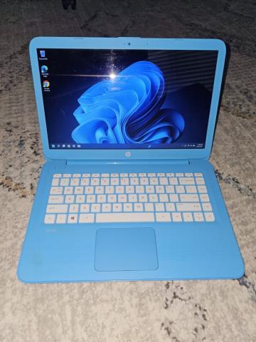 Laptop hp bleu deja vendu ici