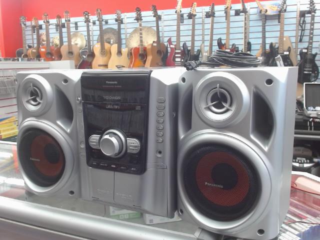 Chaine stereo avec 5 cd changer