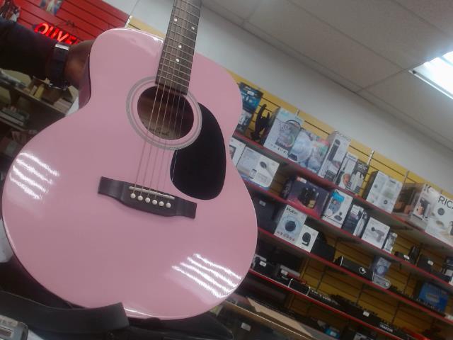 Guitare accoustique rose