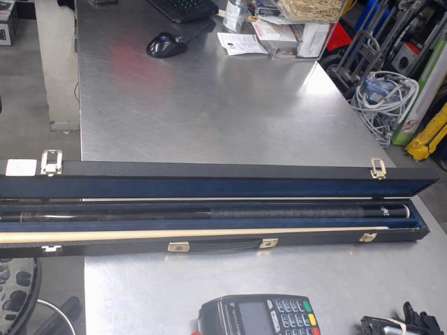 Pool cue dans case