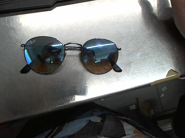 Sunglasses rayban + case