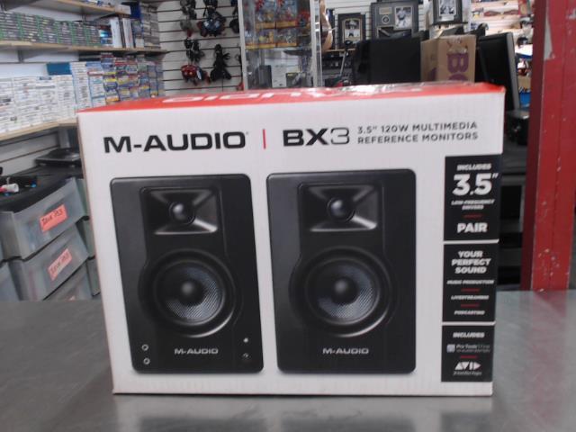 Paire de speaker dans boite