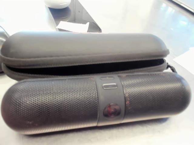 Beats pill avec case