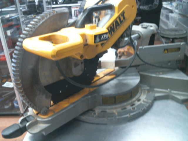 Scie a onglet dewalt