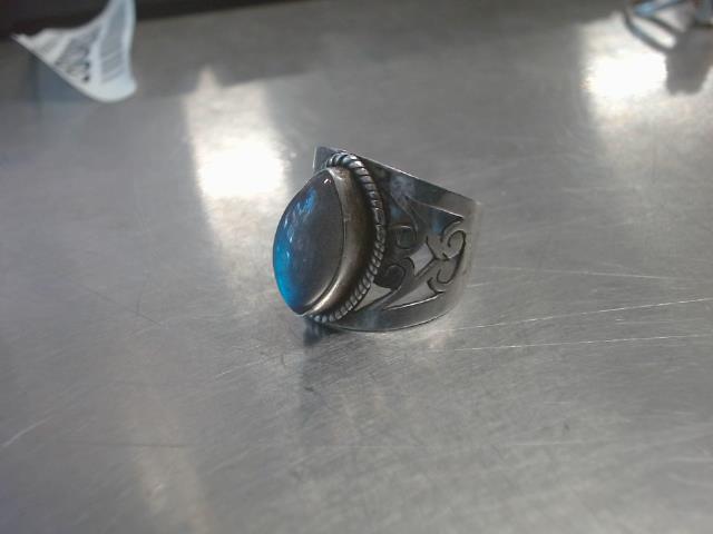 Bague en argent avec pierre ovale