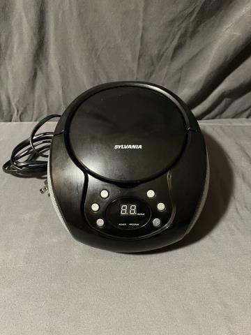 Sylvania portable cd boombox with radio