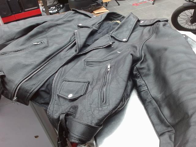 Veste en cuire noir avec zip