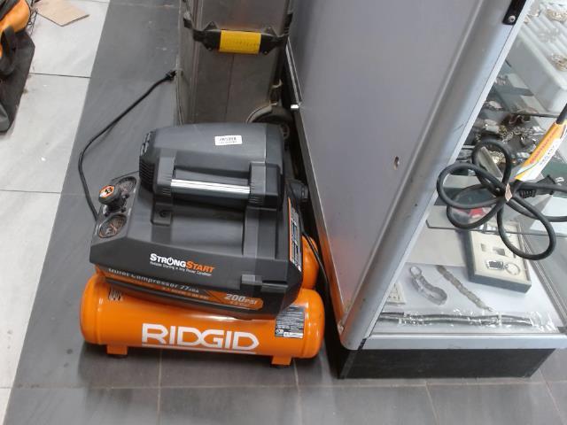 Compresseur ridgid 200 psi 4.5gal