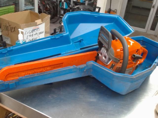 Chainsaw bonne condition dans case bleu