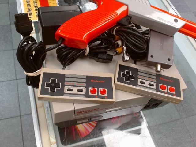 Nintendo + 2 manettes + cables