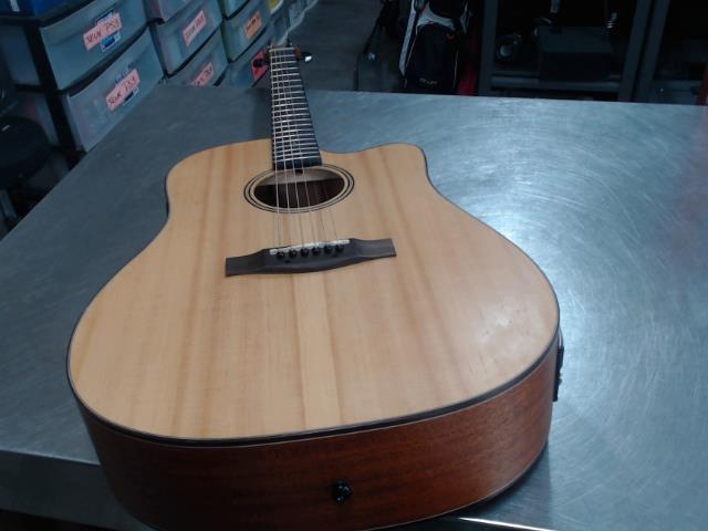 Guitare semi acoustic no case