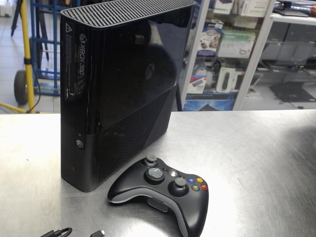 Xbox 360 e 250 250gb + fils + manette