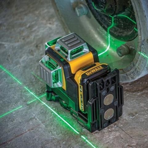 Laser dewalt dans case avec batterie