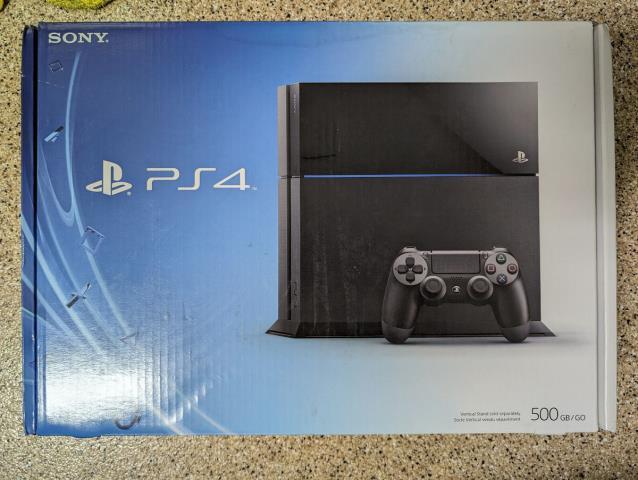 Playstation 4 fat model 500gb in box