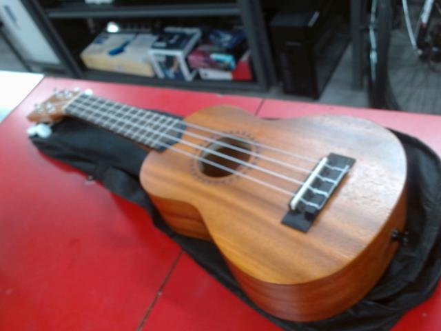 Ukelele av  etui