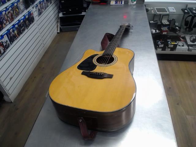 Guitare accoustique takamine