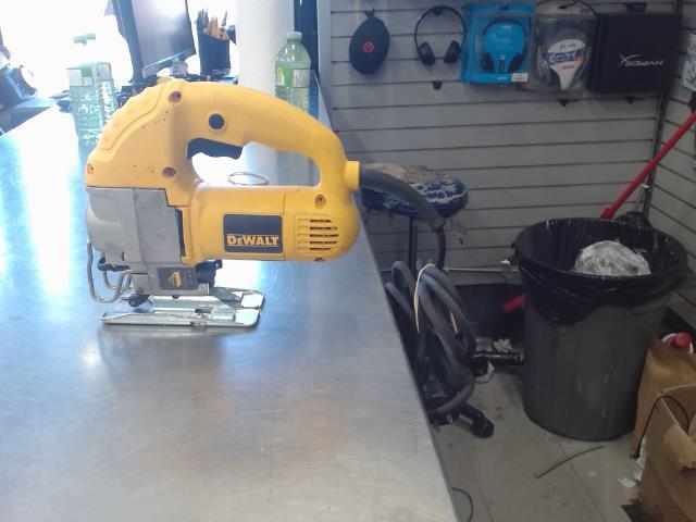 Scie sauteuse electrique dewalt