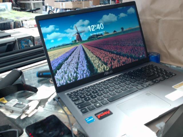 Laptop i3 11th 3ghz 16gbram 475gb+chrg