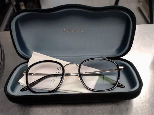 Lunette  gucci dans coffre