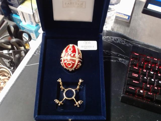 Egg with pendant necklace etc 1990